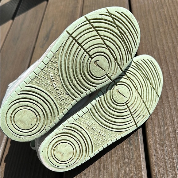 Nike Kids Sneakers - slip on Velcro White and Mint - Picture 10 of 10